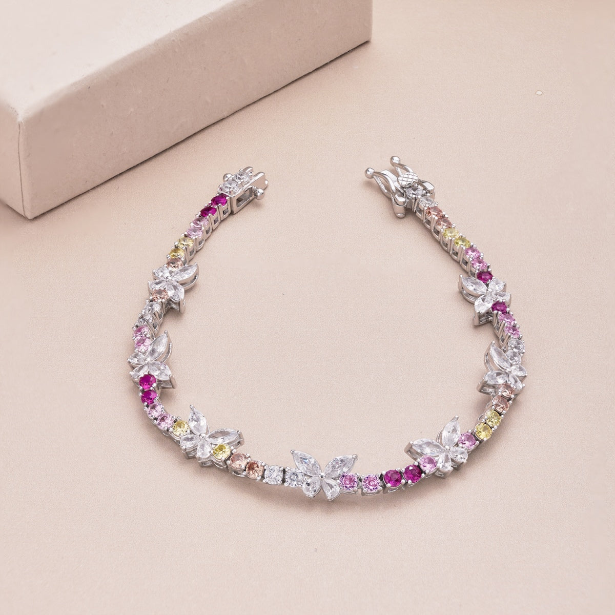 [Clover Jewelery]Ornate Colorful Butterfly Shape Round Cut Daily Bracelet