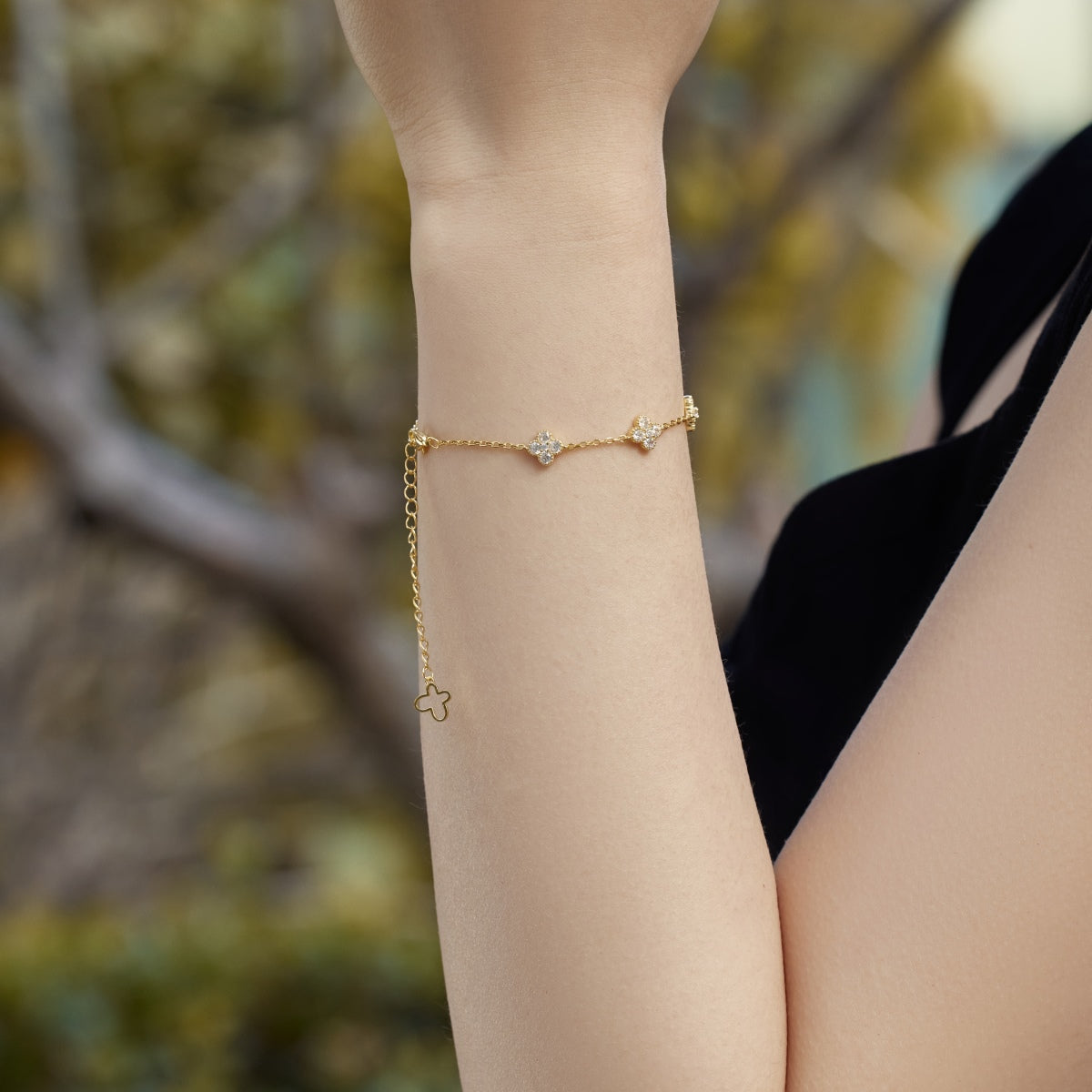 [Clover Jewelery]Four-Leaf Clover Hollow Butterfly Bracelet