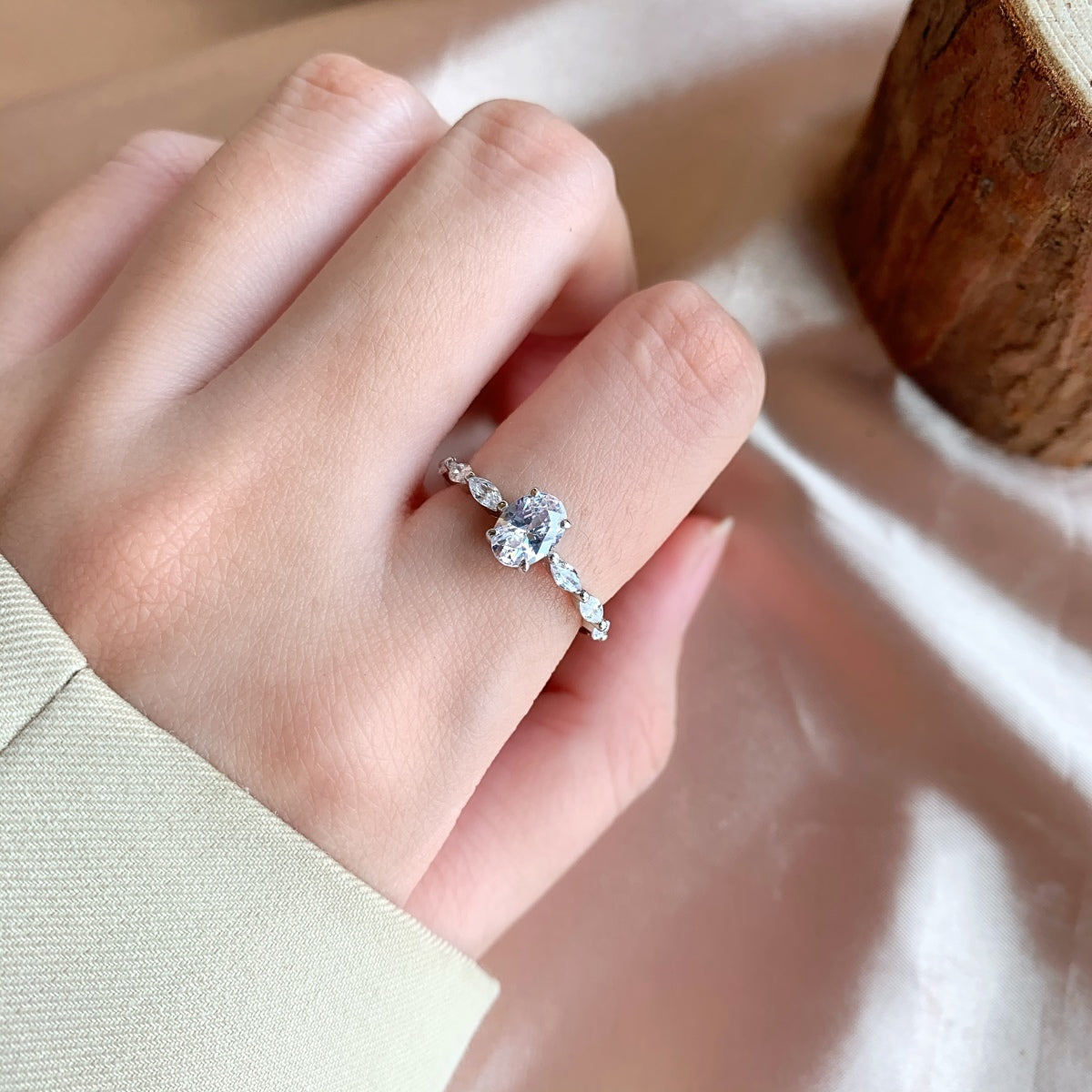 [Clover Jewelery]0.75 Carat Luxurious Vibrant Elongated Cushion Cut Daily Ring