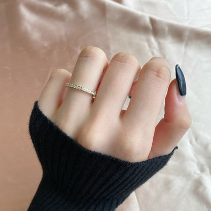 [Clover Jewelery]Delicate Sparkling Round Cut Daily Ring