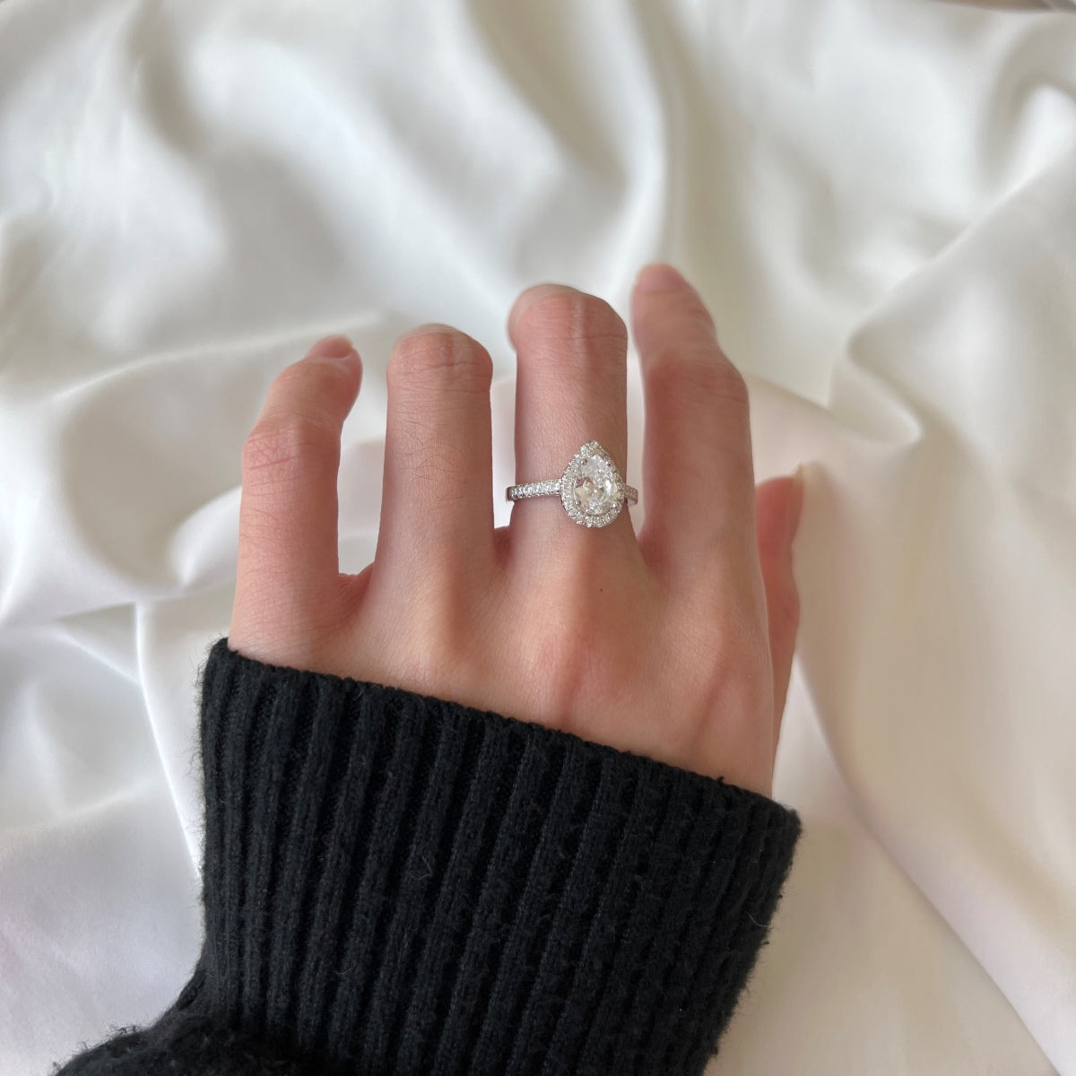 [Clover Jewelery]1.0 Carat Luxurious Resplendent Water Drop Shape Wedding Ring