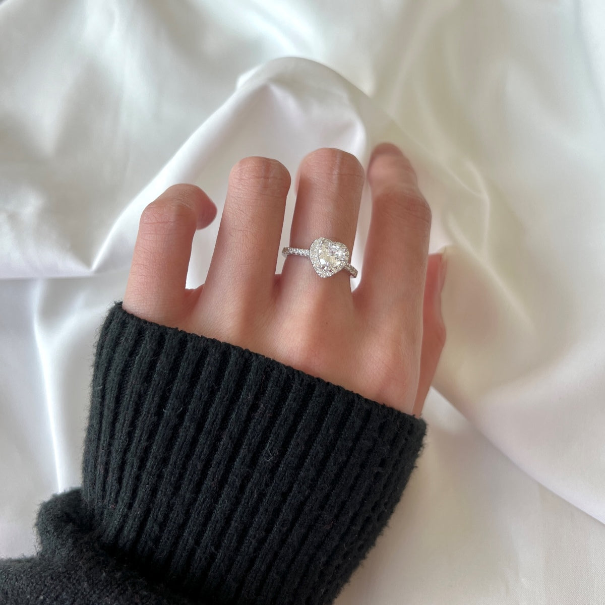 [Clover Jewelery]Eternity Splashy Romantic Heart Shape Lover Ring