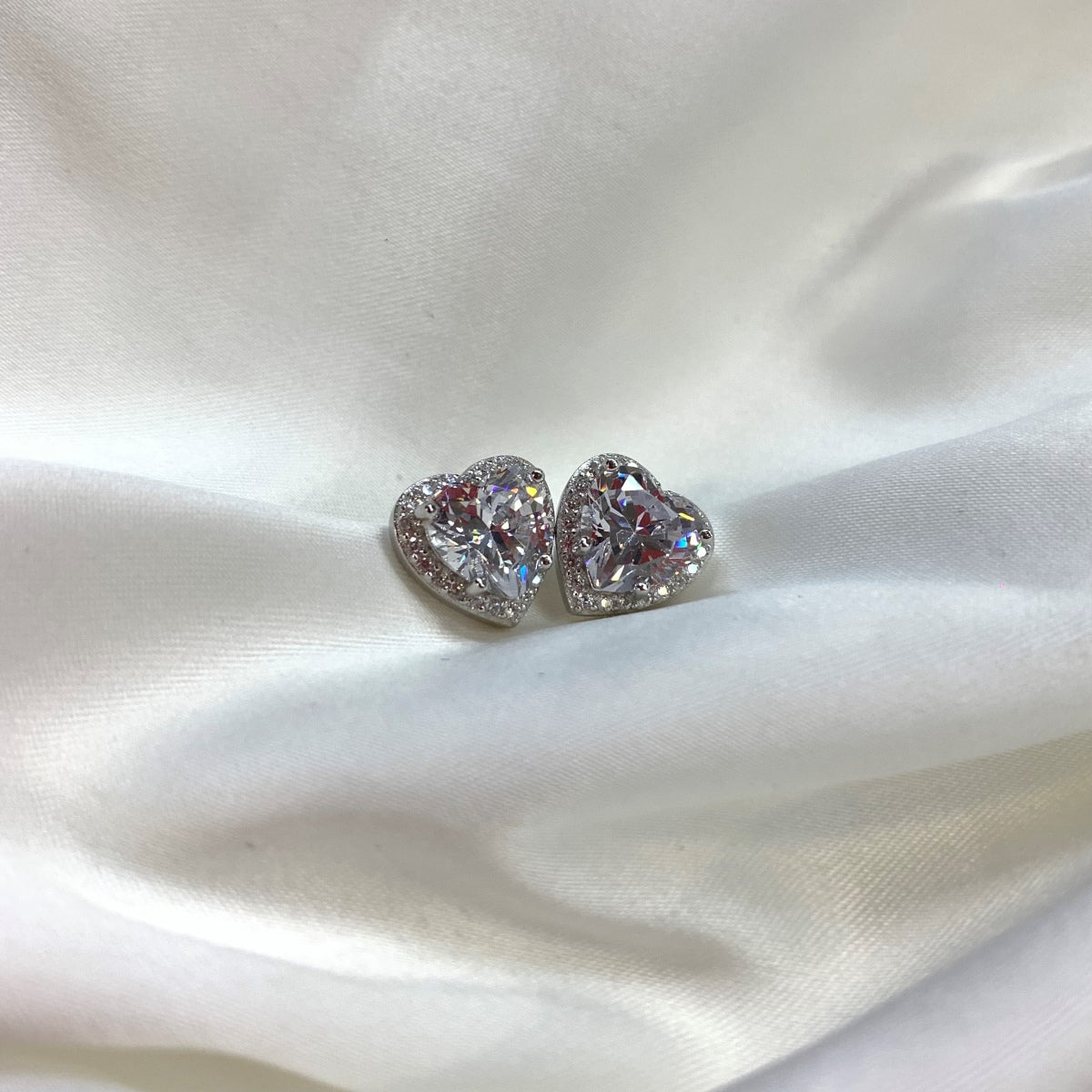 [Clover Jewelery]Sparkling Heart Shape Lover Earrings
