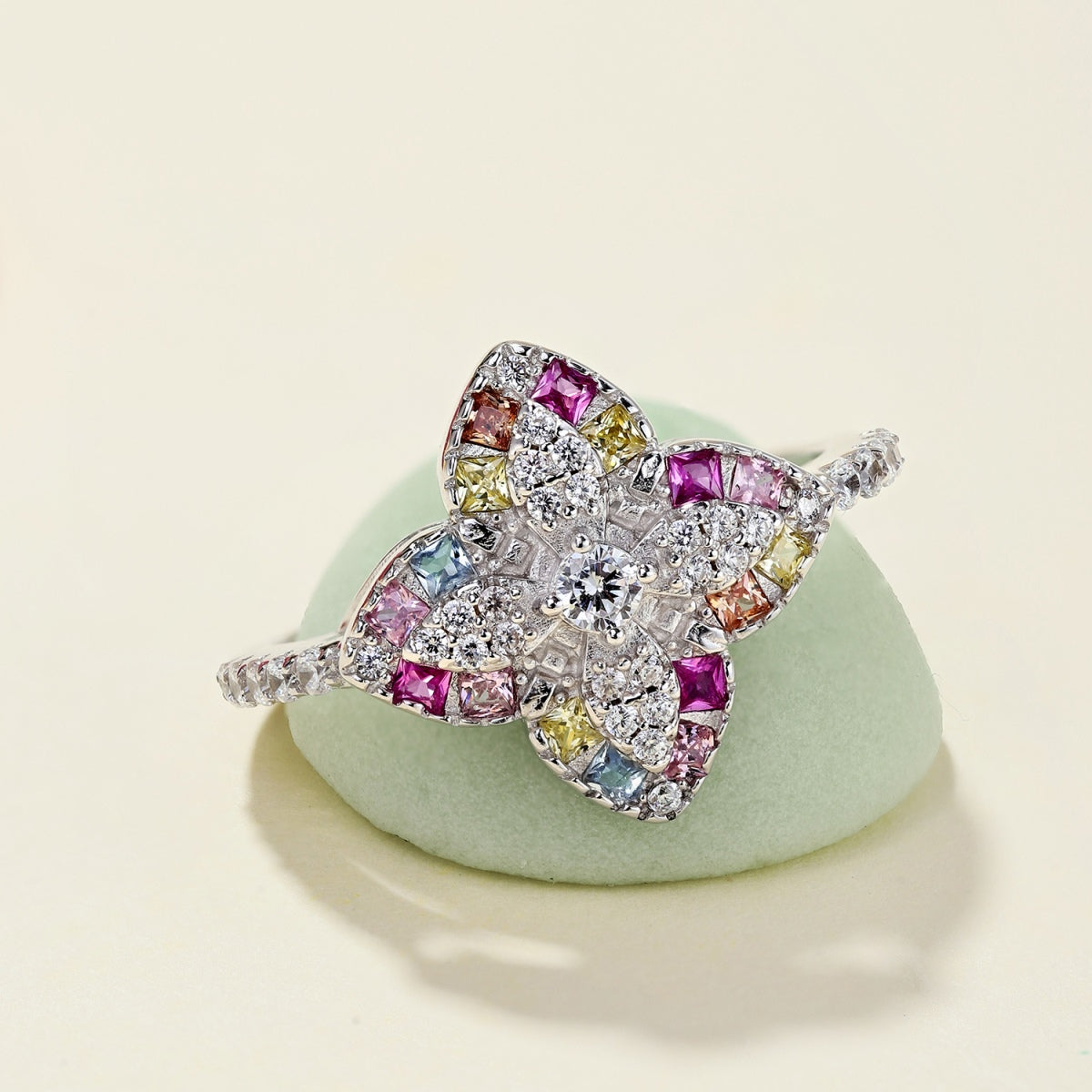 [Clover Jewelery]Luxurious Colorful Flower Shape Banquet Ring
