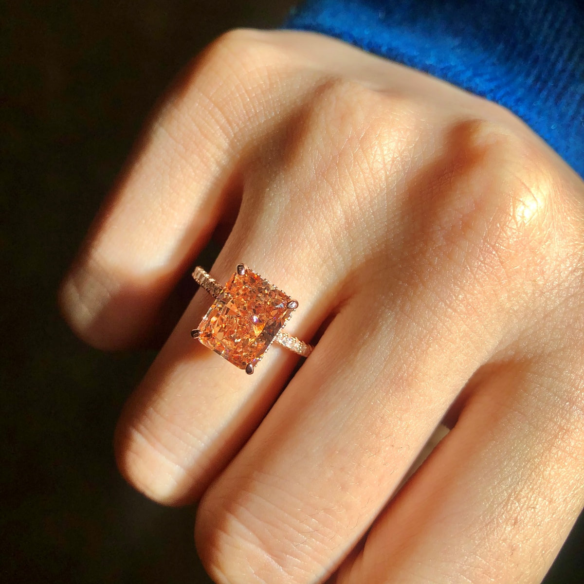 [Clover Jewelery]4.0 Carat Luxurious Engagement Ring