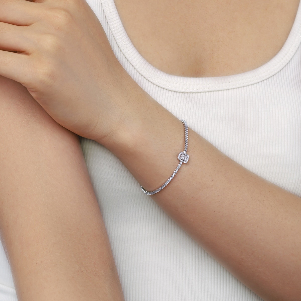 [Clover Jewelery]Luxurious Dazzling Square Shape Banquet Bracelet