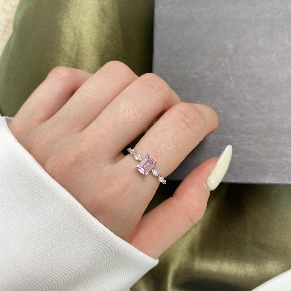 [Clover Jewelery]1.0 Carat Dainty Resplendent Radiant Cut Daily Ring