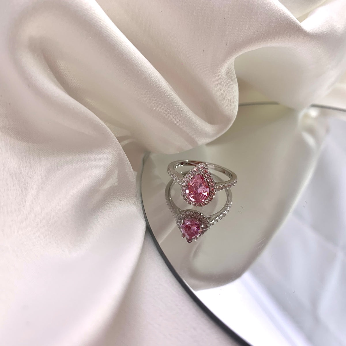 [Clover Jewelery]1.0 Carat Luxurious Resplendent Water Drop Shape Wedding Ring