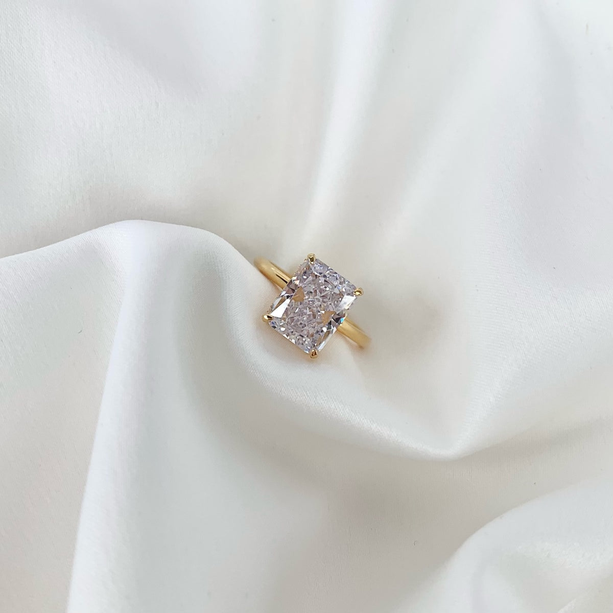 [Clover Jewelery]4.0 Carat Ornate Enchanting Radiand Cut Banquet Ring