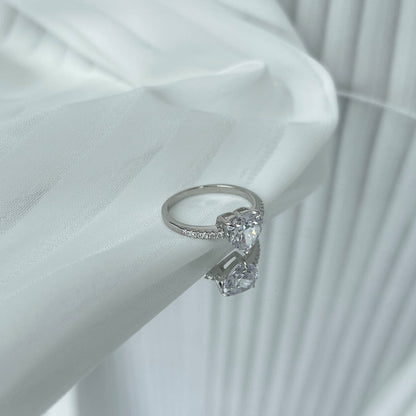 [Clover Jewelery]2.0 Carat Dazzling Lustrous Heart Cut Lover Ring
