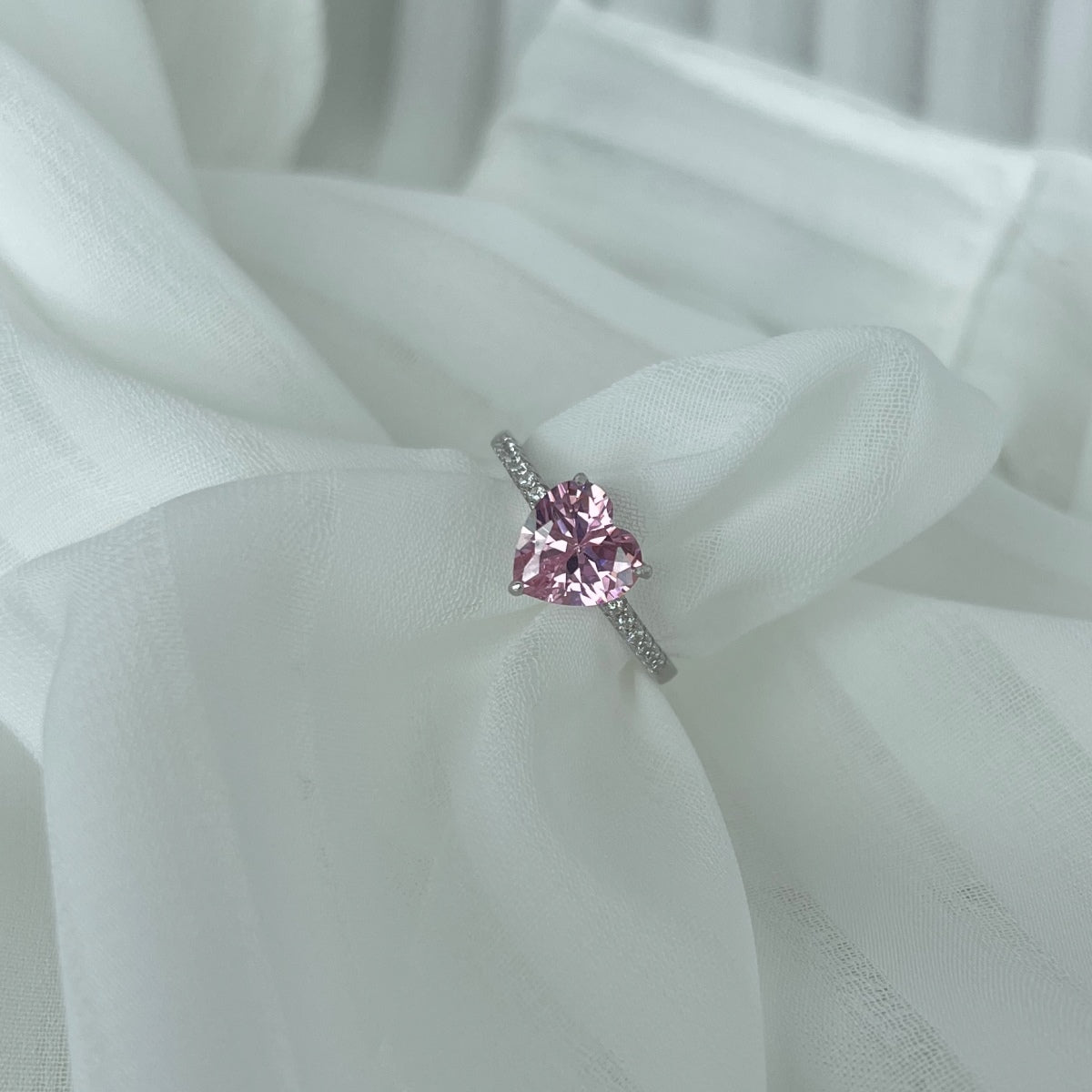 [Clover Jewelery]2.0 Carat Dazzling Lustrous Heart Cut Lover Ring