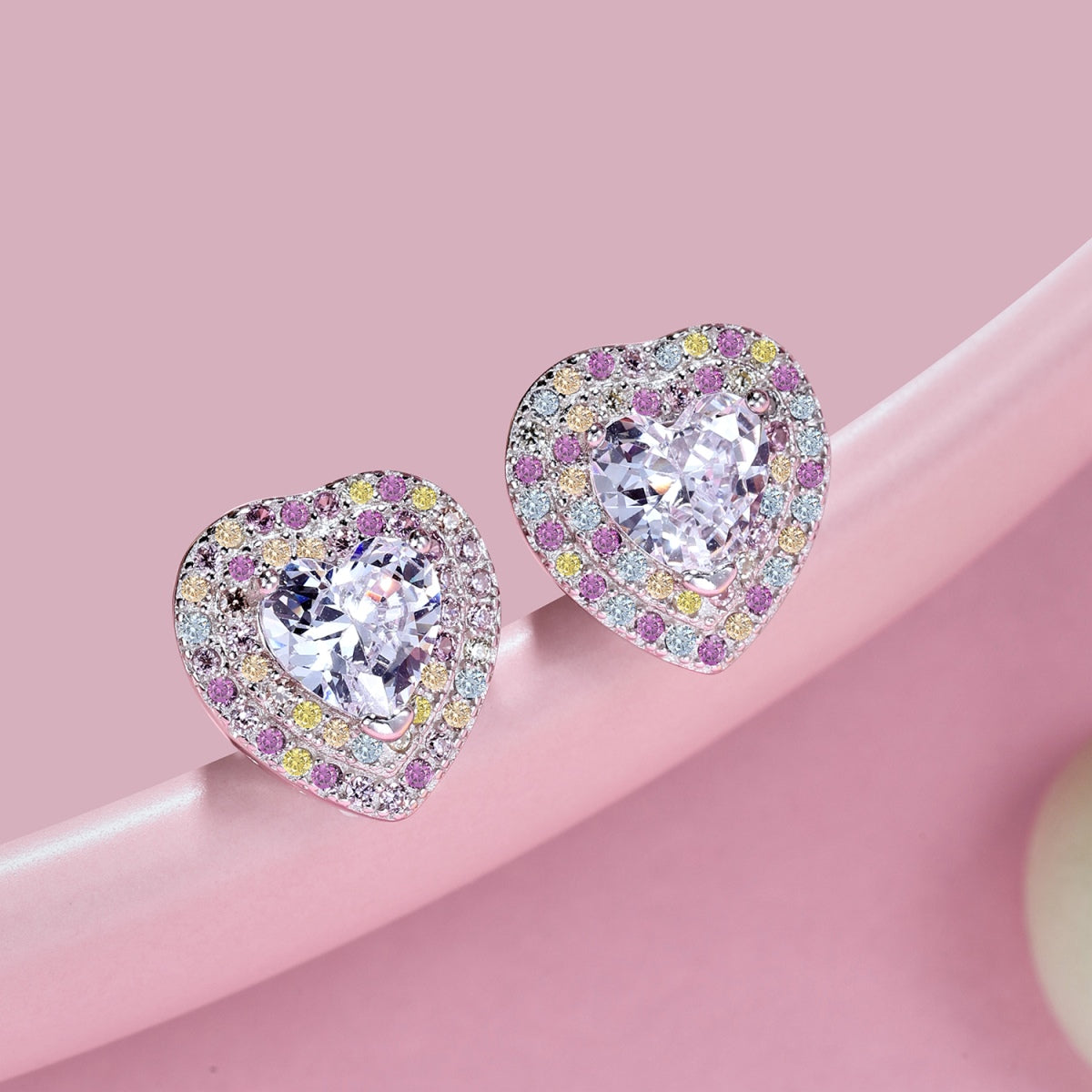[Clover Jewelery]Dazzling Heart Shape Lover Earrings