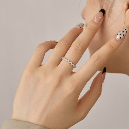 [Clover Jewelery]Delicate Enchanting Wave Shape Daily Ring