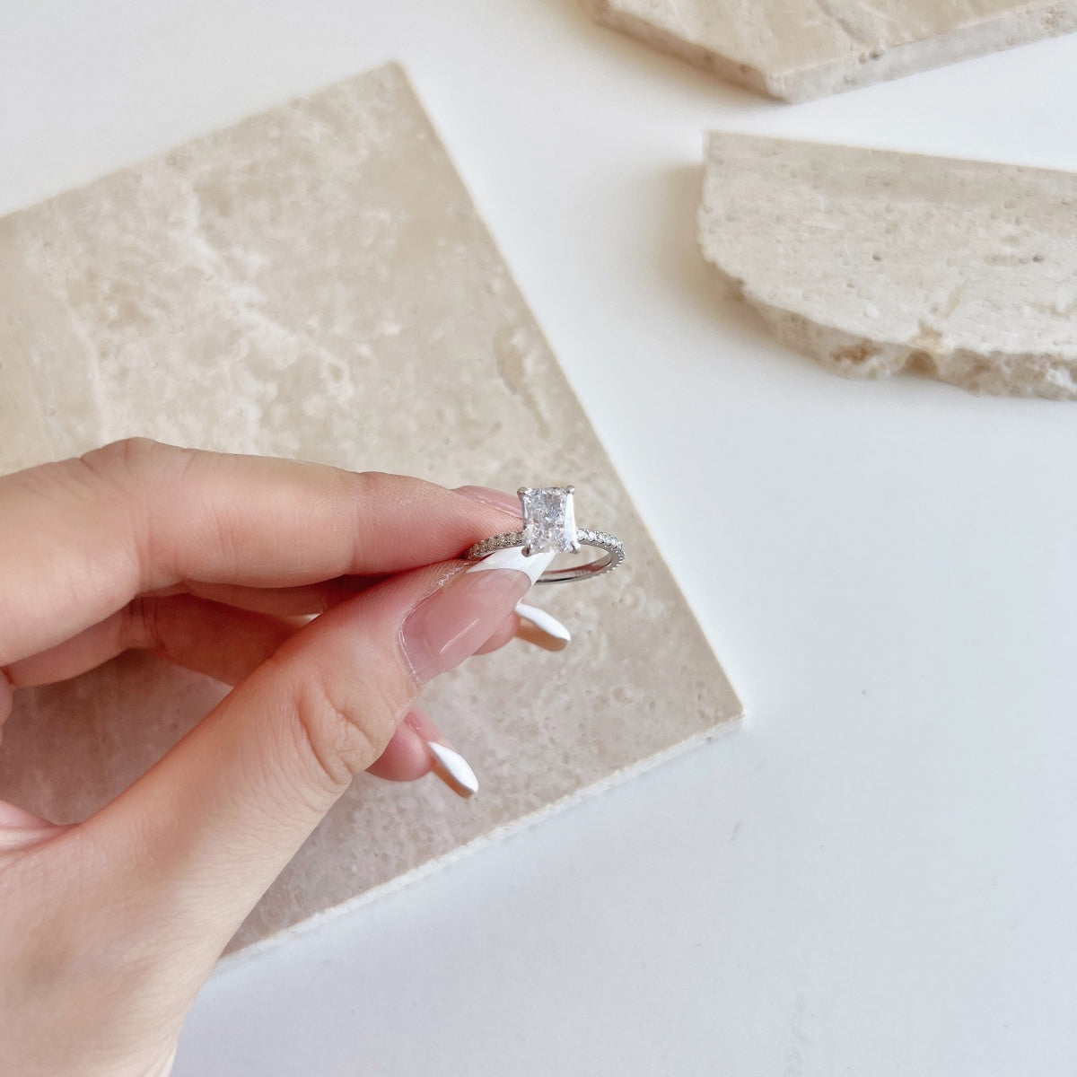 [Clover Jewelery]2.0 Carat Dazzling Sparkling Radiant Cut Party Ring