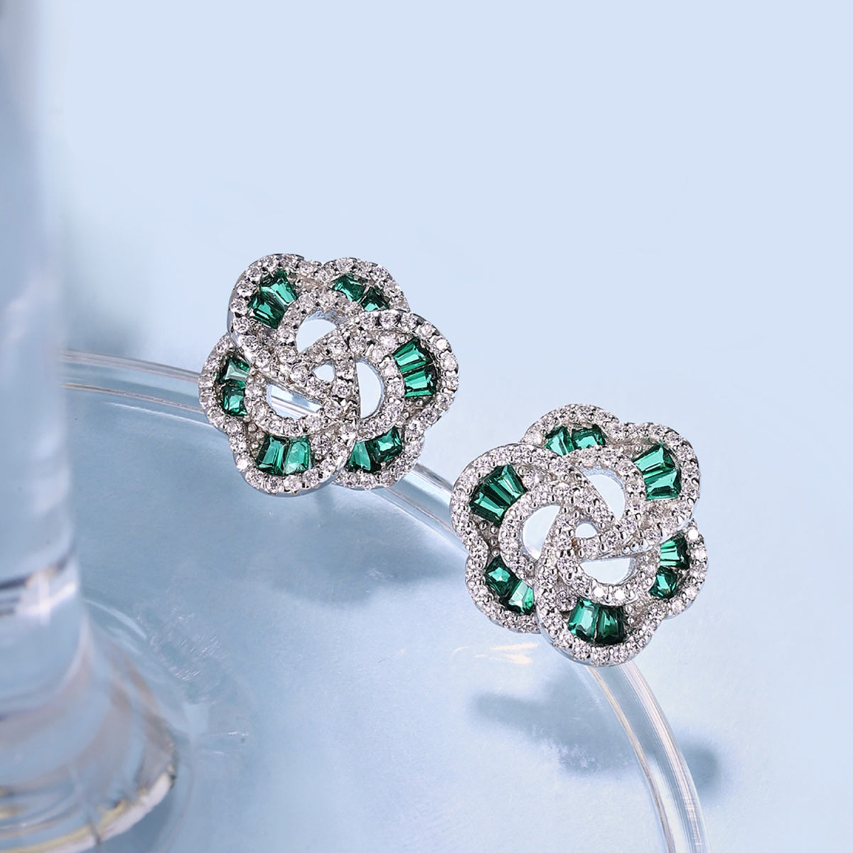 [Clover Jewelery]Exquisite Flower Shape Daily Earrings