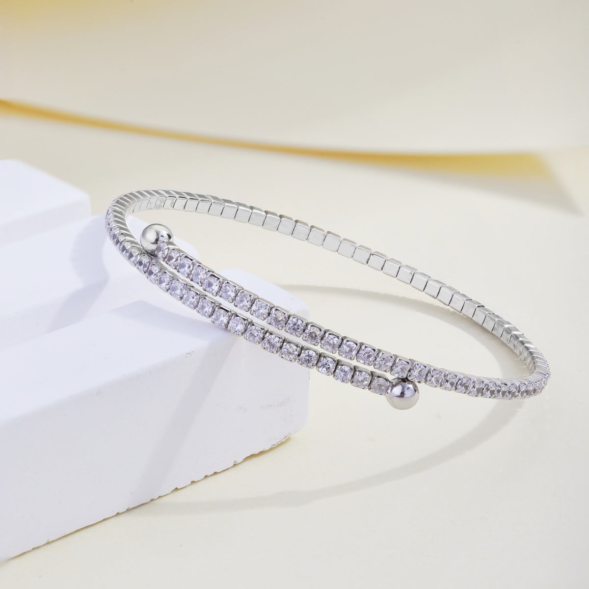 [Clover Jewelery]Row of Diamonds Round Fashion Bracelet