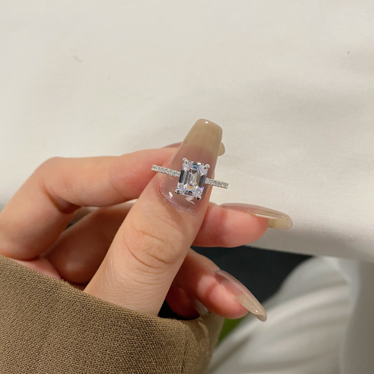 [Clover Jewelery]2.0 Carat Scintillating Ornate Radiant Cut Party Ring