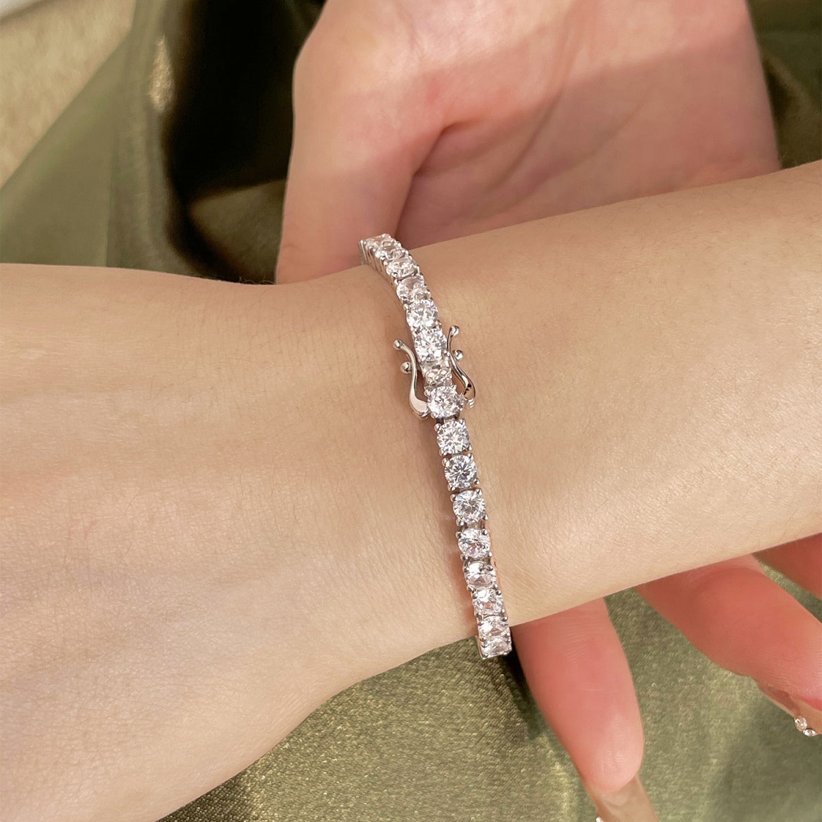 [Clover Jewelery]Luxurious Ornate Round Cut Tennis Bracelet