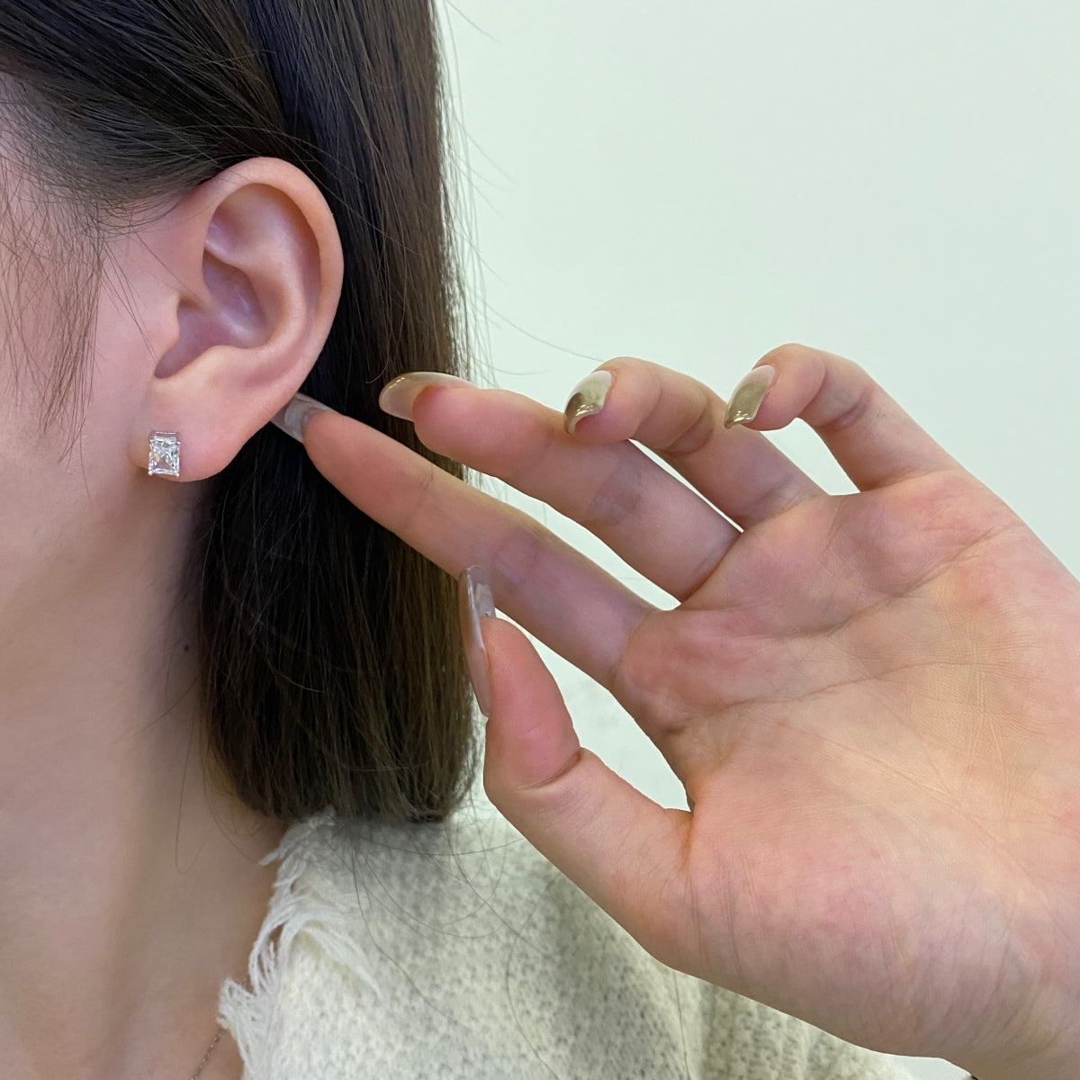 [Clover Jewelery]Stylish Shiny Rectangular Center Stone Stud Earrings