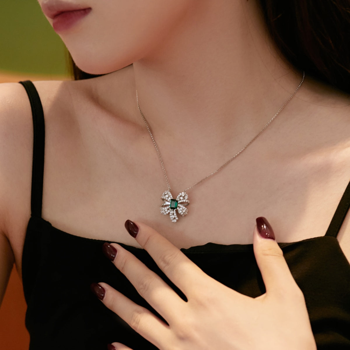 [Clover Jewelery]Luxurious Flower Shape Emerald Cut Necklace