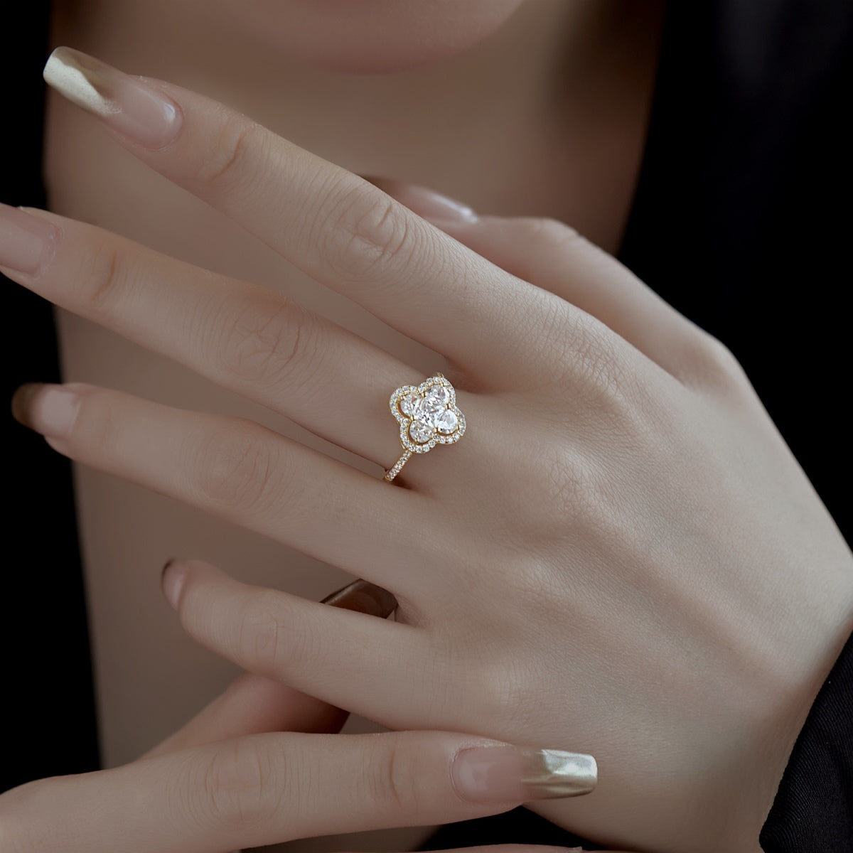 [Clover Jewelery]Luxurious Eternity Flower Shape Banquet Ring