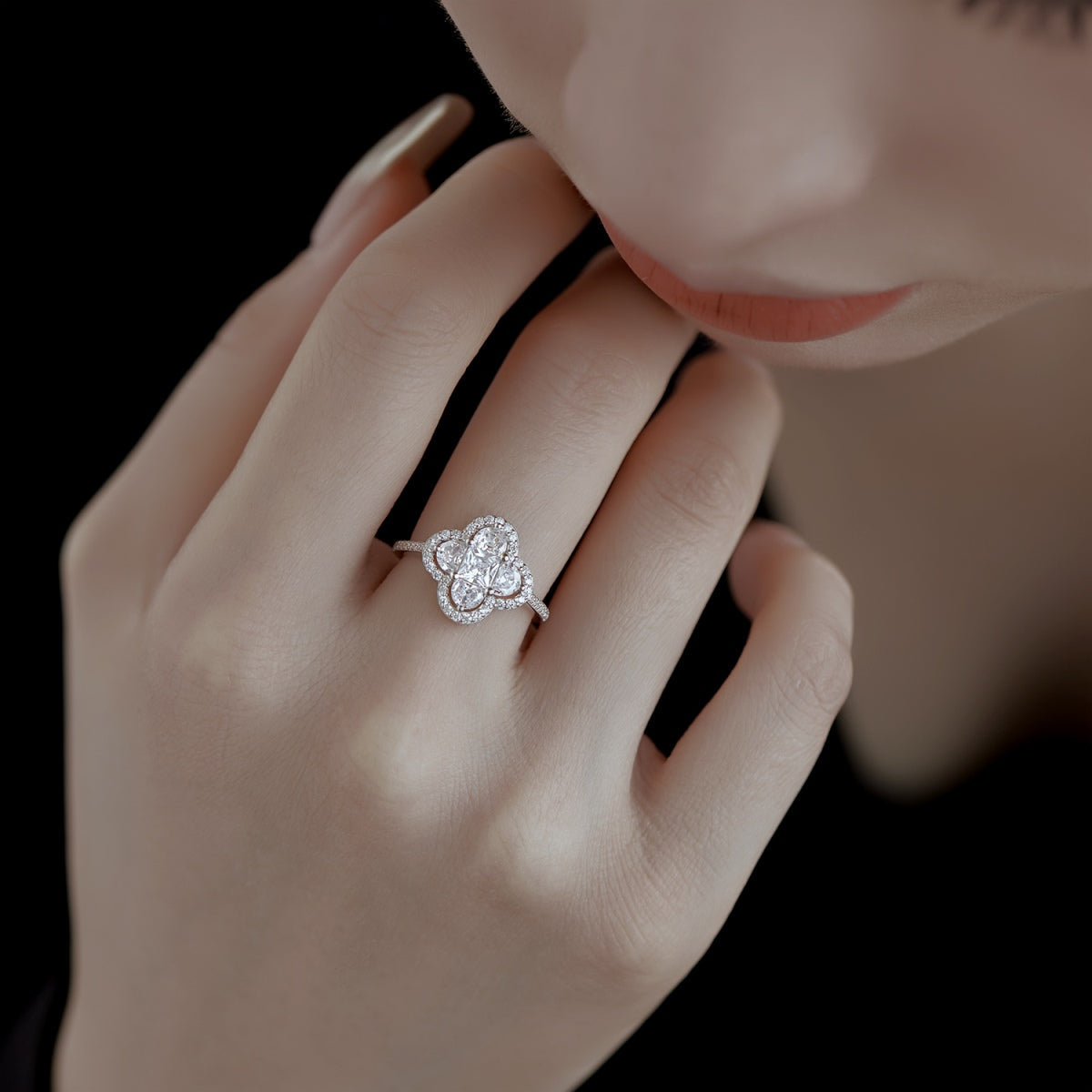 [Clover Jewelery]Luxurious Eternity Flower Shape Banquet Ring