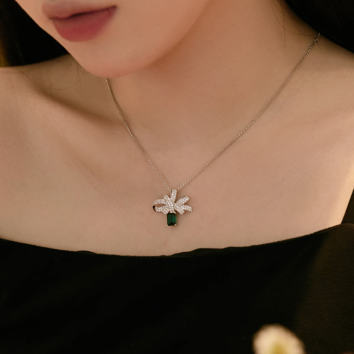 [Clover Jewelery]Luxurious Flower Shape Emerald Cut Necklace