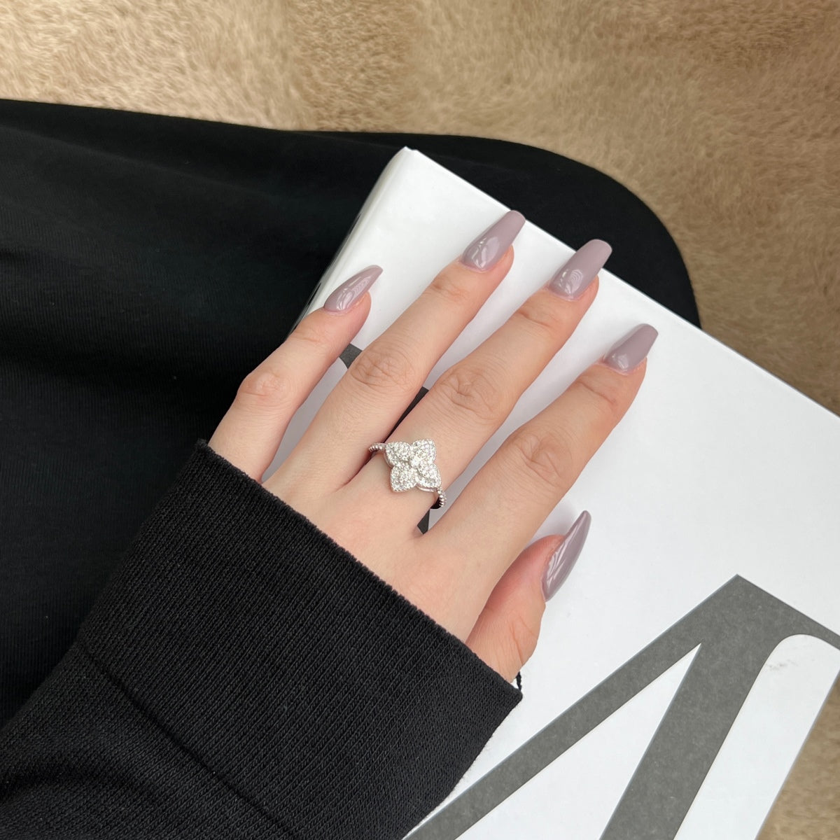 [Clover Jewelery]Luxurious Colorful Flower Shape Banquet Ring