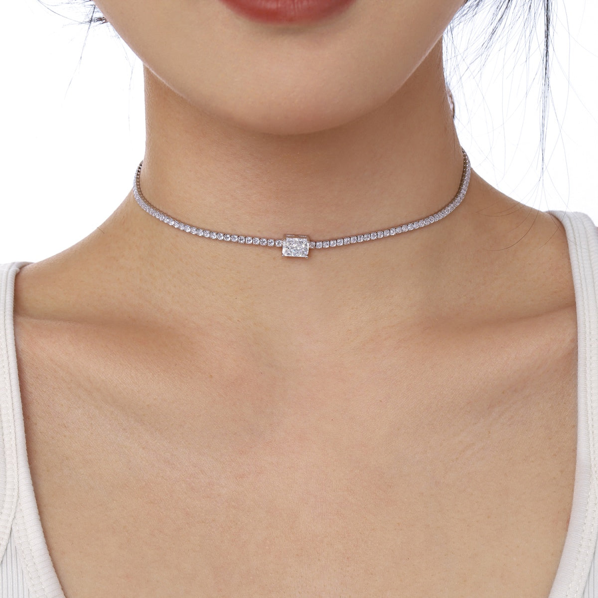 [Clover Jewelery]2.0 carat Ornate Emerald Cut Necklace