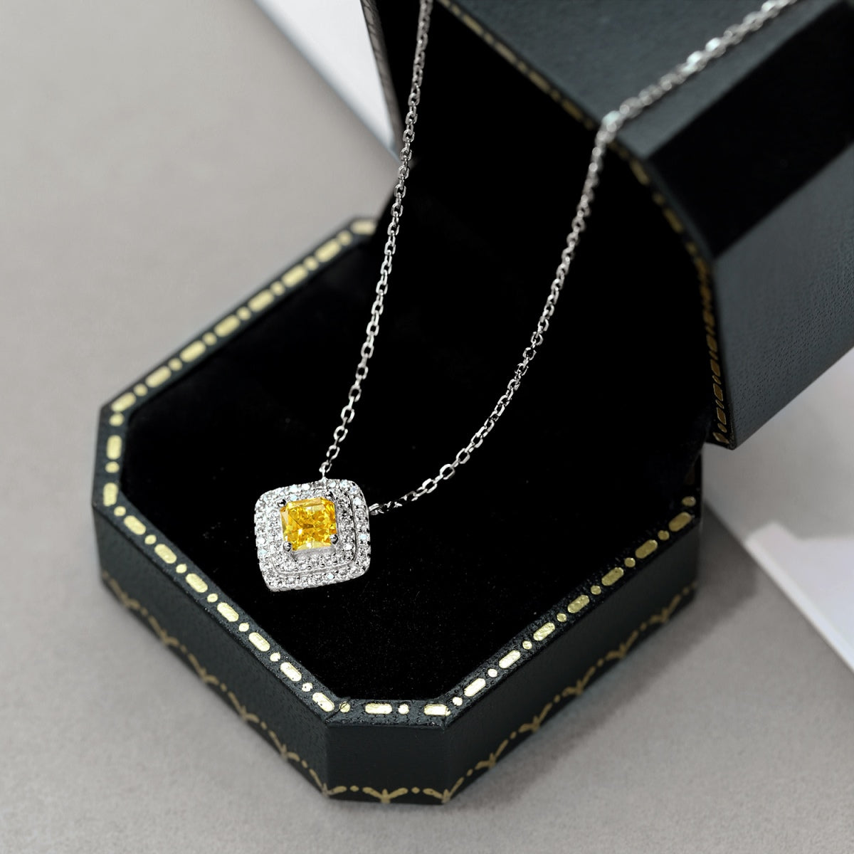 [Clover Jewelery]Sparkling Asscher Cut Necklace