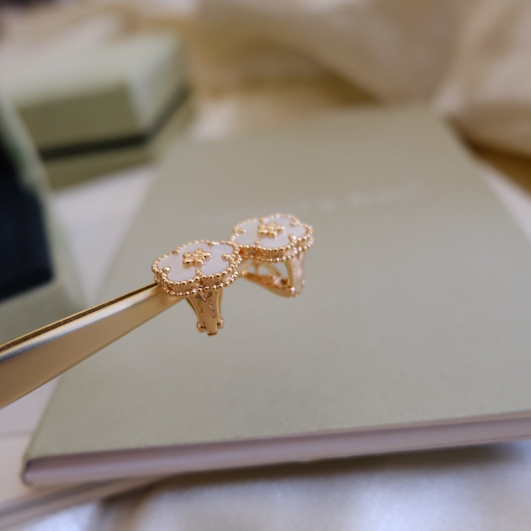 [Clover Jewelery]LUCKY PINK GOLD WHITE MOP EARRINGS