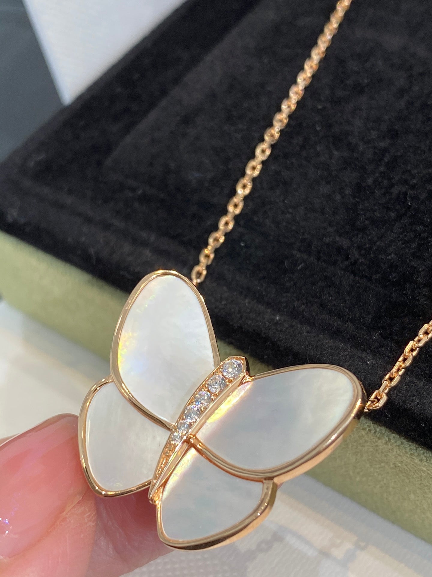 [Clover Jewelery]BUTTERFLY GOLD MOP DIAMOND NECKLACE