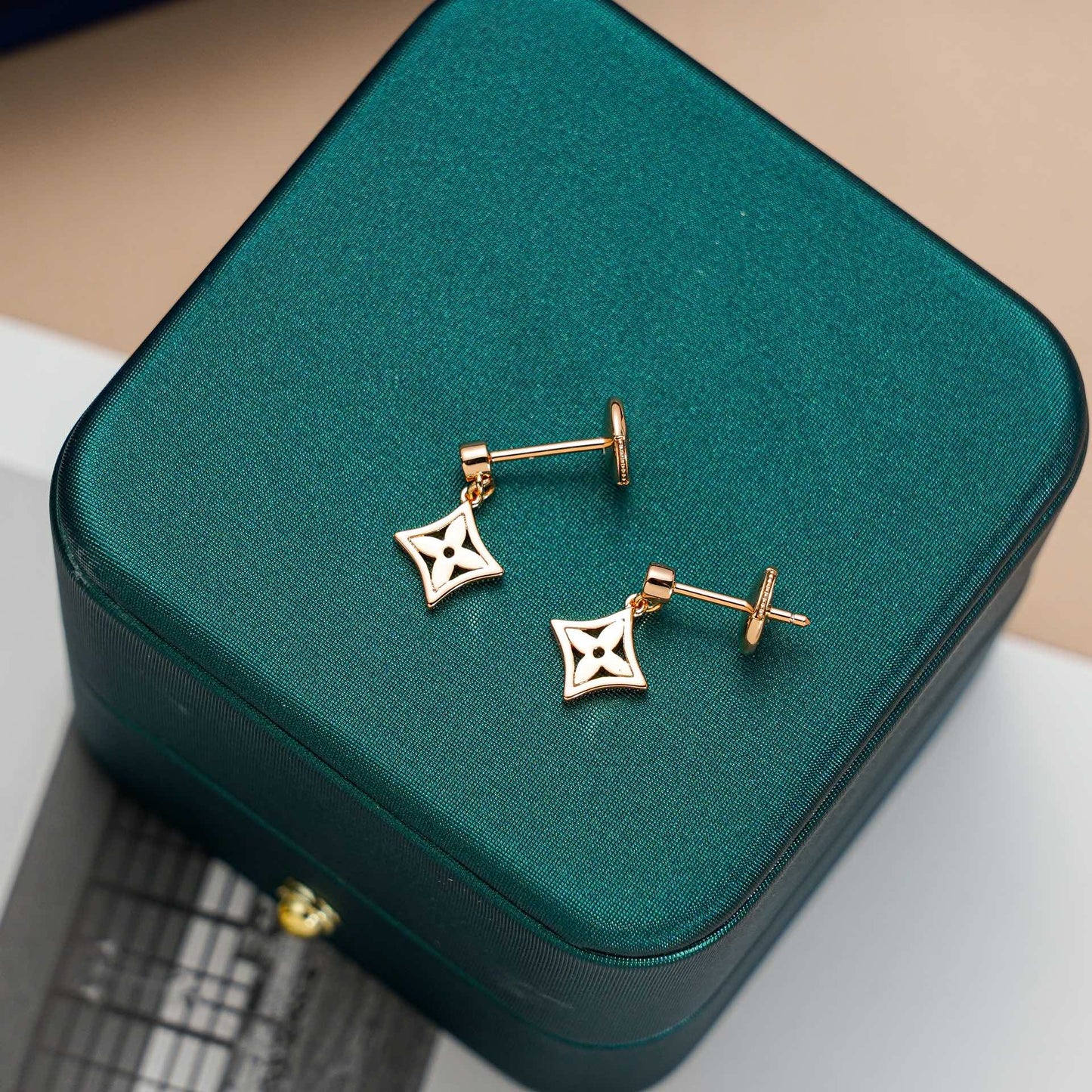 [Clover Jewelery]STAR EARRINGS GOLD