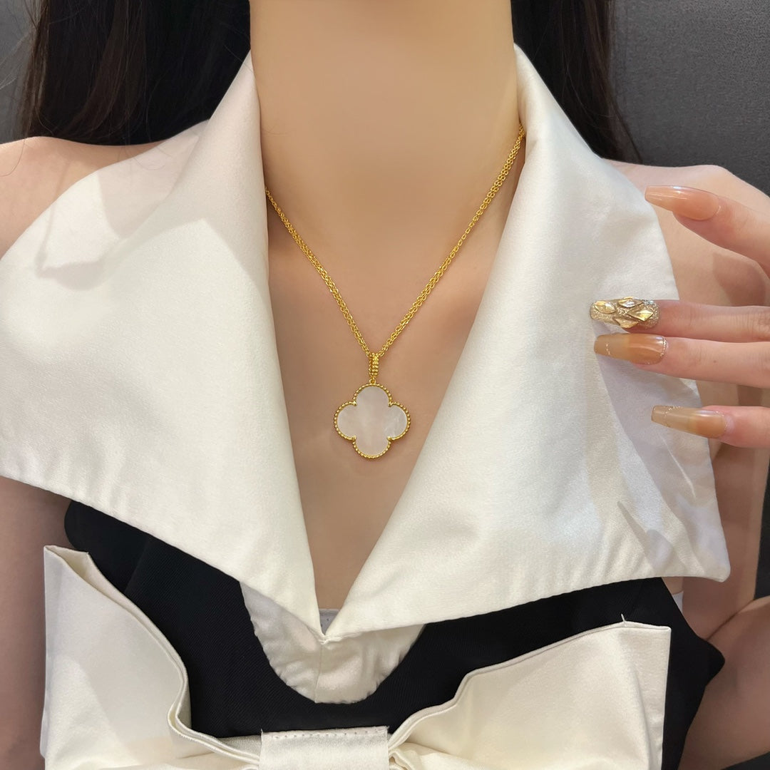 [Clover Jewelery]CLOVER 25MM MOP LARGE PENDANT NECKLACE