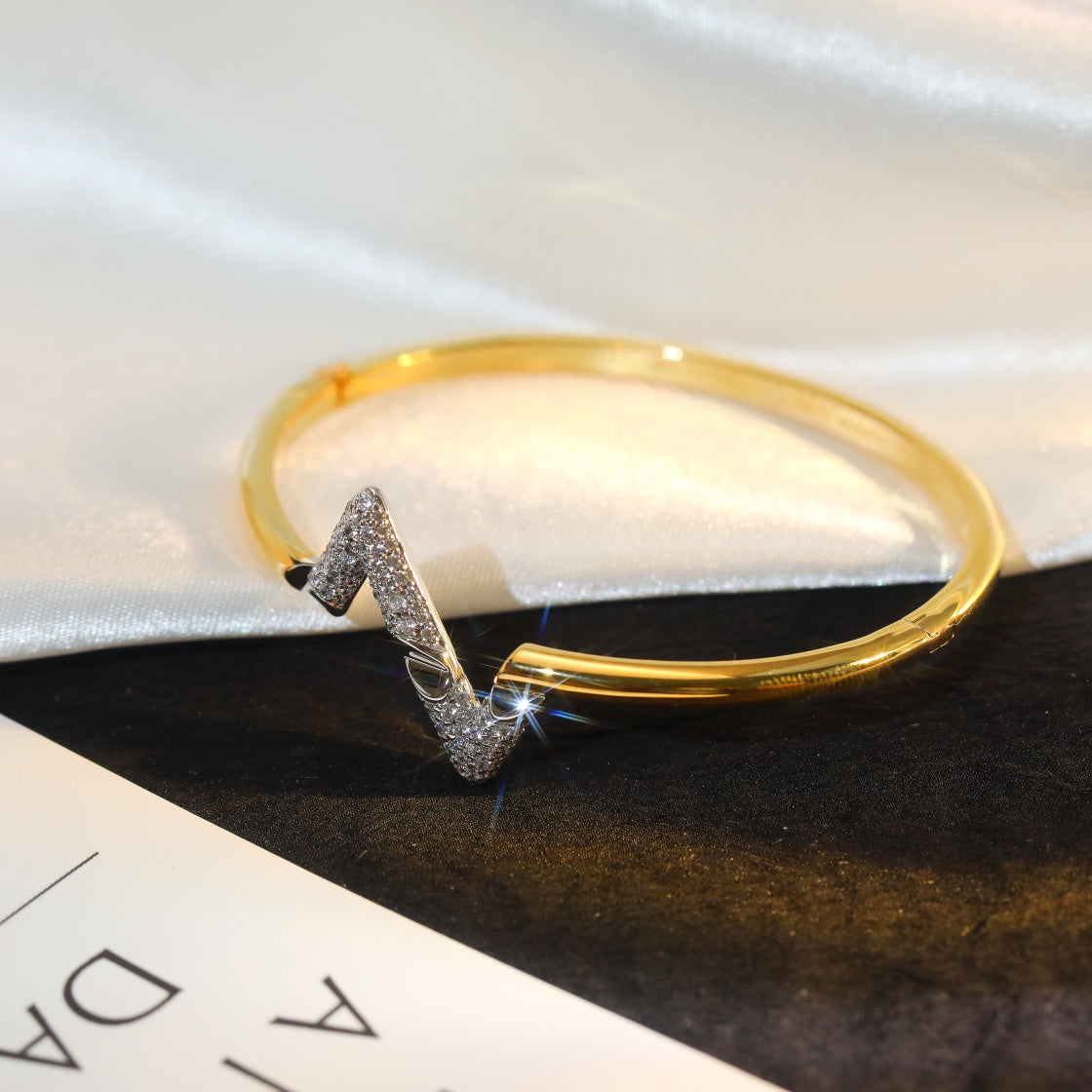 [Clover Jewelery]VOLTE UPSITE DOWN GOLD DIAMOND BRACELET