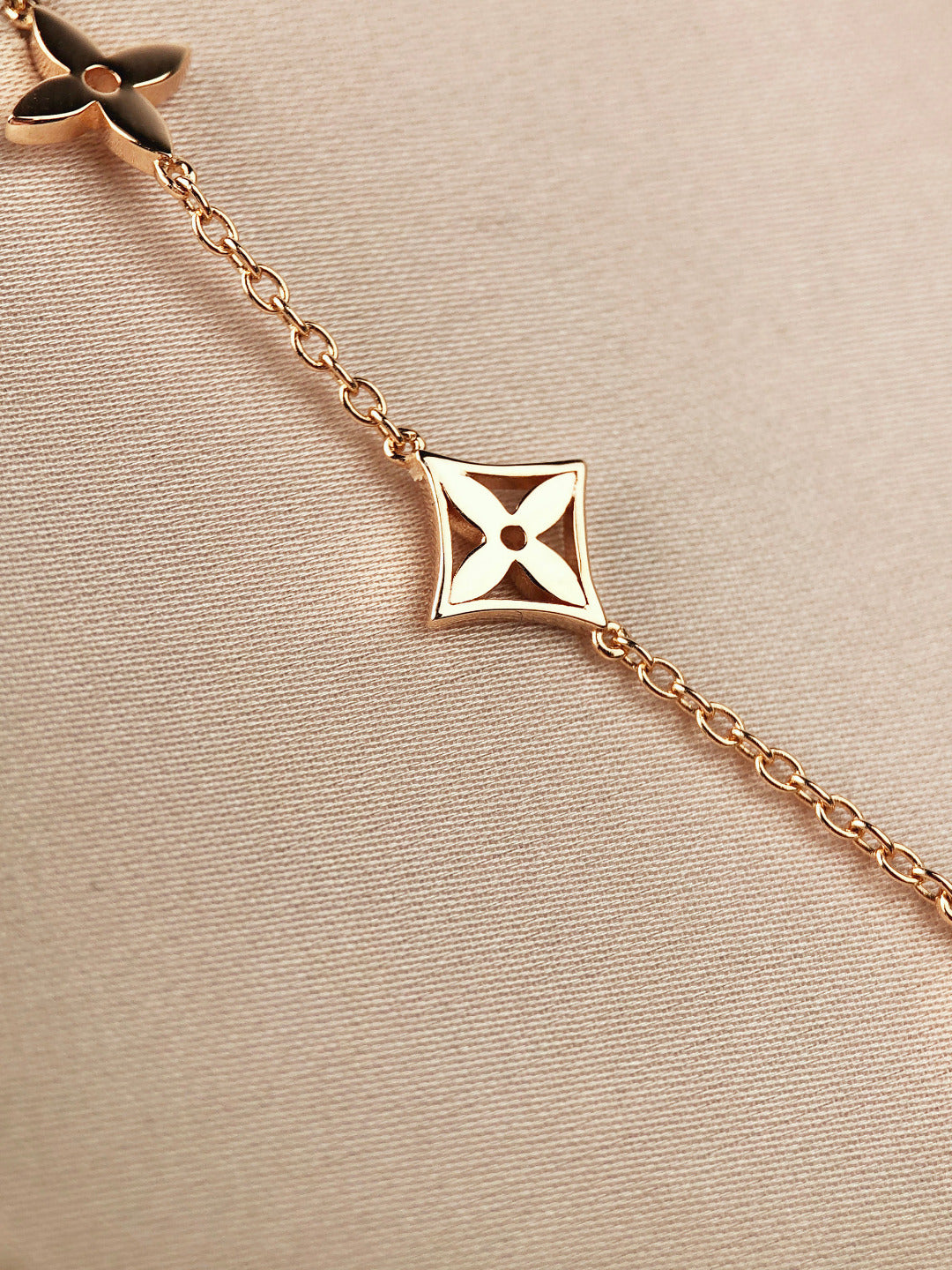 [Clover Jewelery]STAR AND SUN 7 MOTIFS GOLD BRACELET