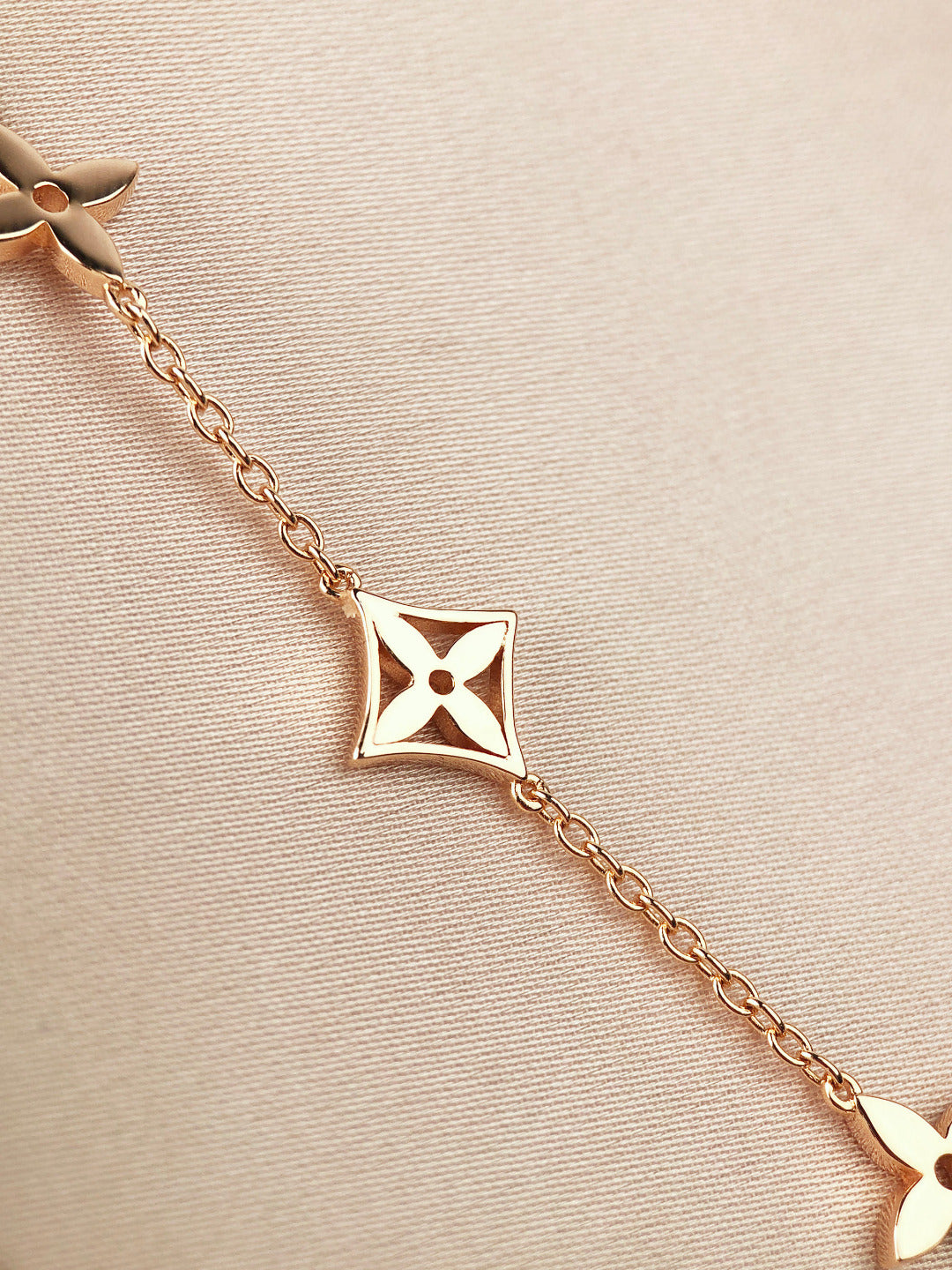 [Clover Jewelery]STAR AND SUN 7 MOTIFS GOLD BRACELET