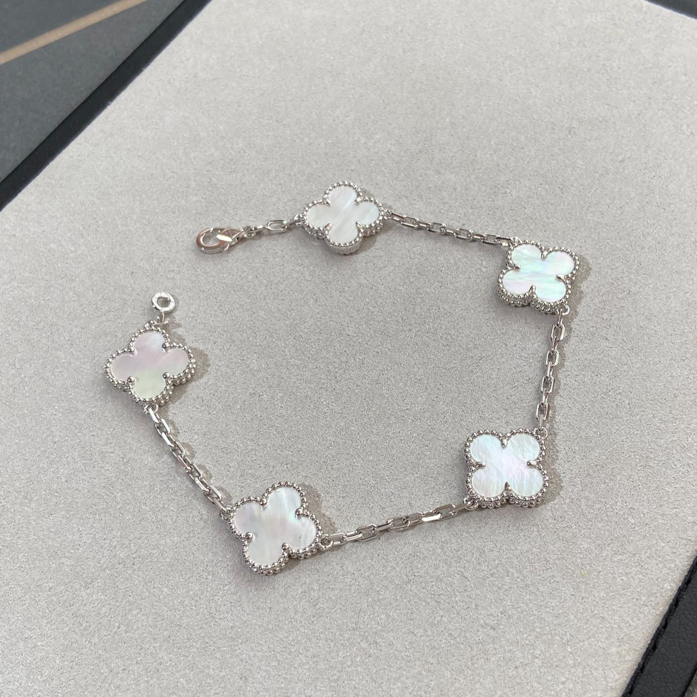 [Clover Jewelery]CLOVER SILVER MOP 5 MOTIF BRACELET