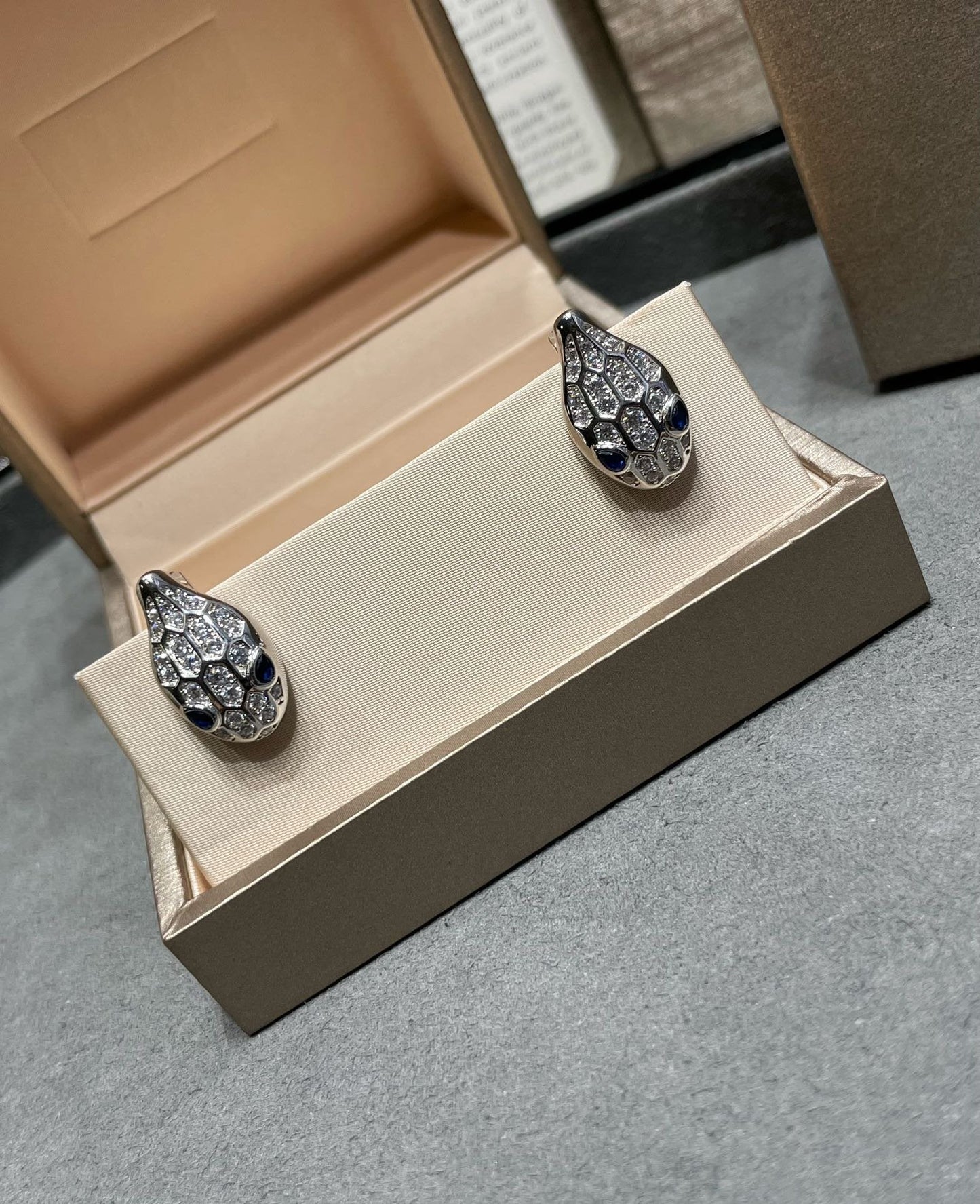 [Clover Jewelery]SERPENT DIAMOND STUD EARRINGS