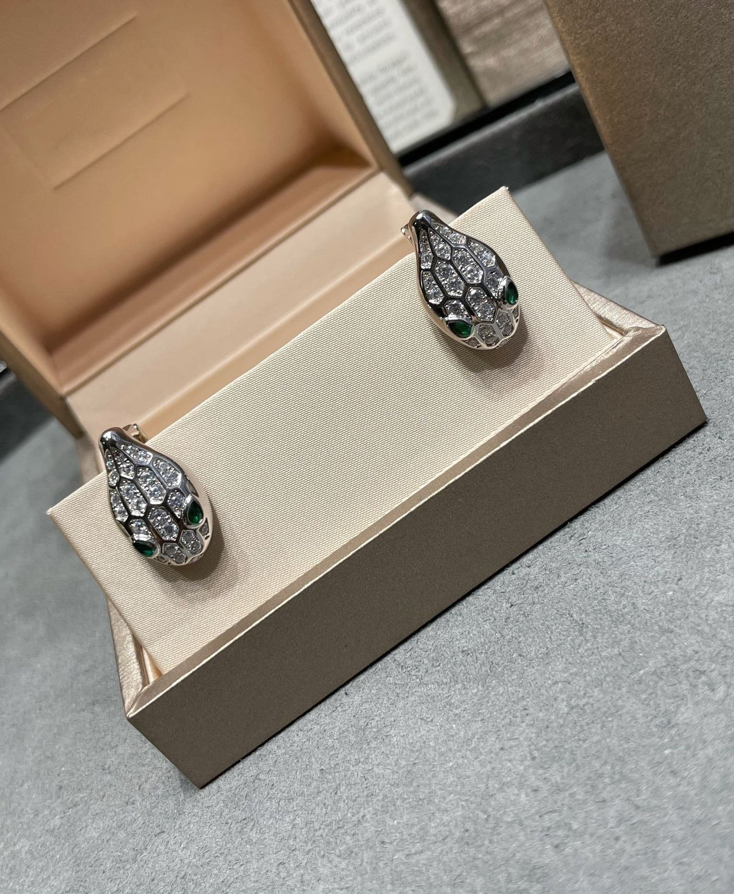 [Clover Jewelery]SERPENT DIAMOND STUD EARRINGS