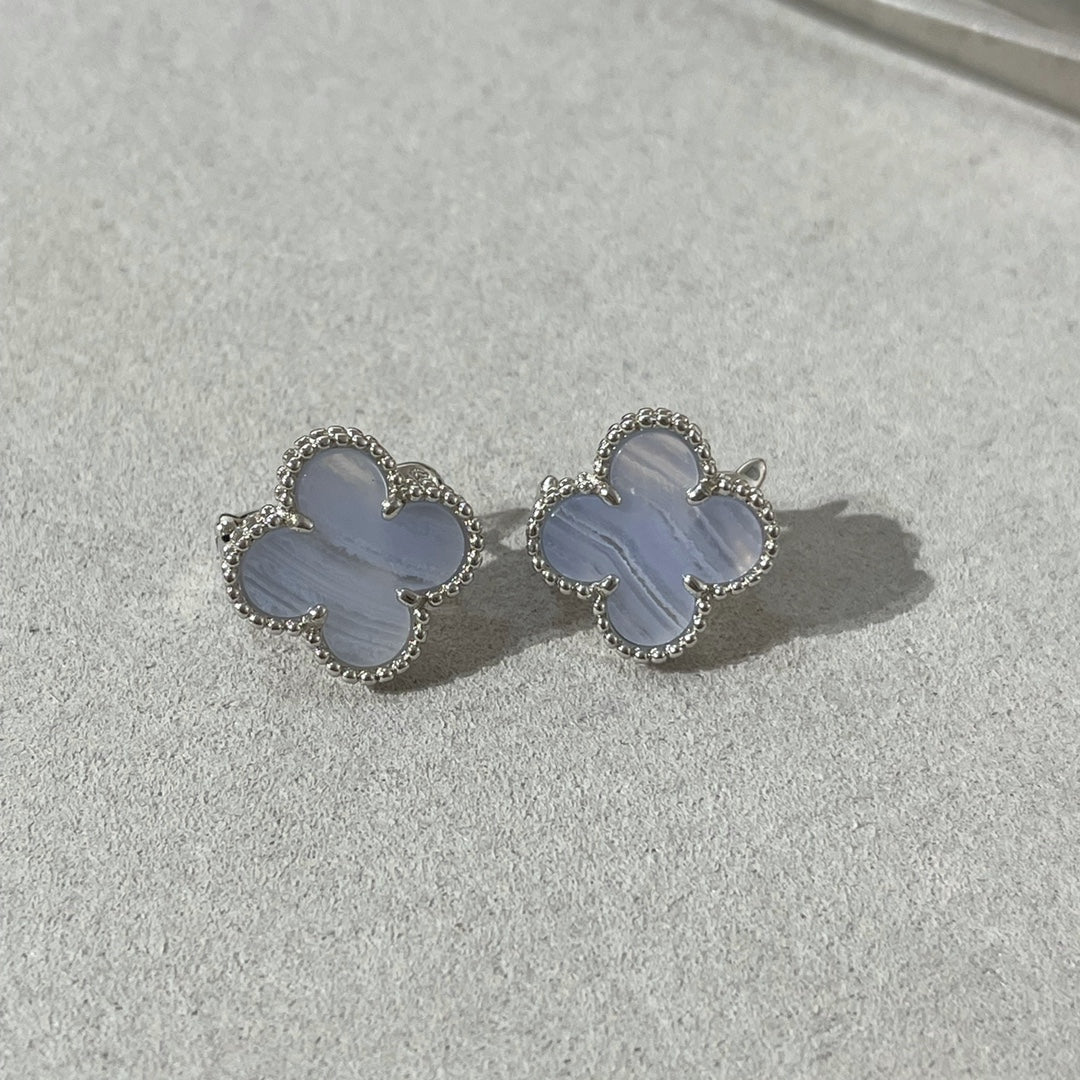 [Clover Jewelery]CLOVER CHALCEDONY SILVER STUD EARRINGS