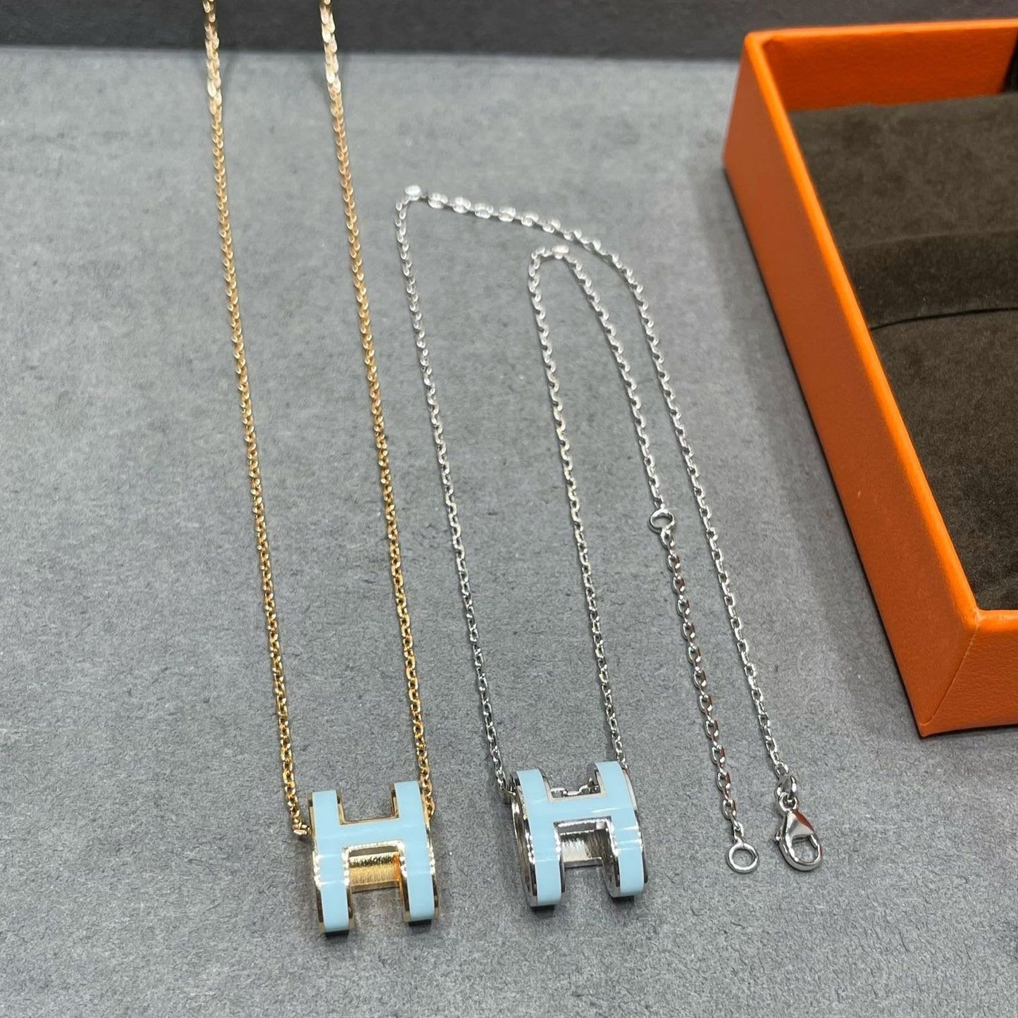 [Clover Jewelery]POP H SKY BLUE NECKLACE