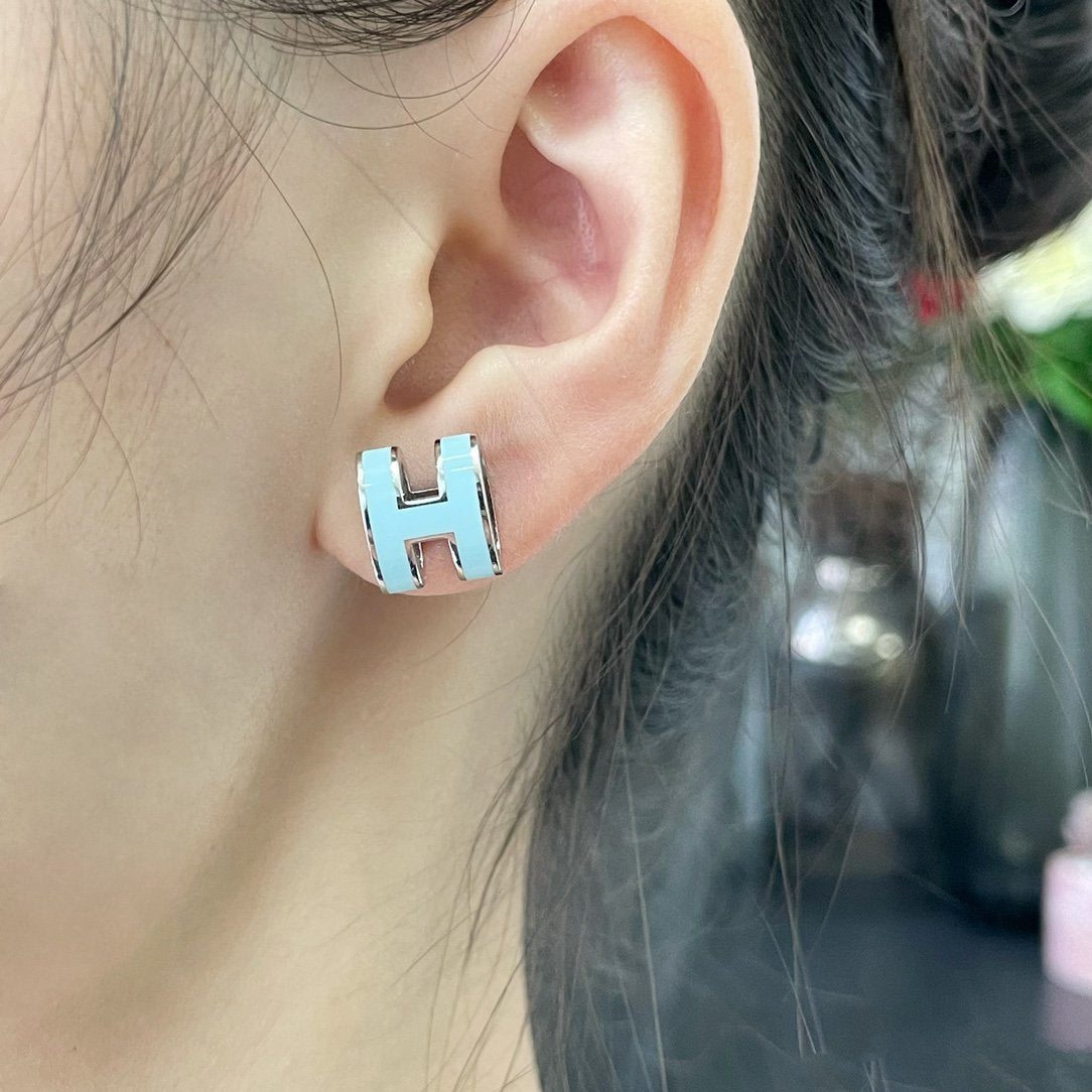 [Clover Jewelery]POP H SKY BLUE STUD EARRINGS