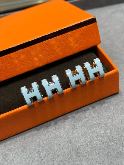 [Clover Jewelery]POP H SKY BLUE STUD EARRINGS