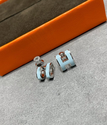 [Clover Jewelery]POP H SKY BLUE STUD EARRINGS