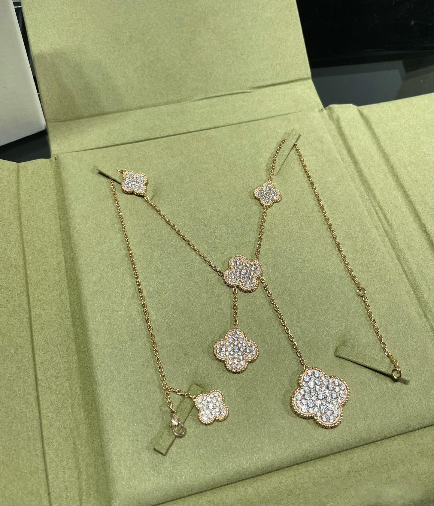 [Clover Jewelery]CLOVER 6 MOTIF DIAMOND PAVED NECKLACE