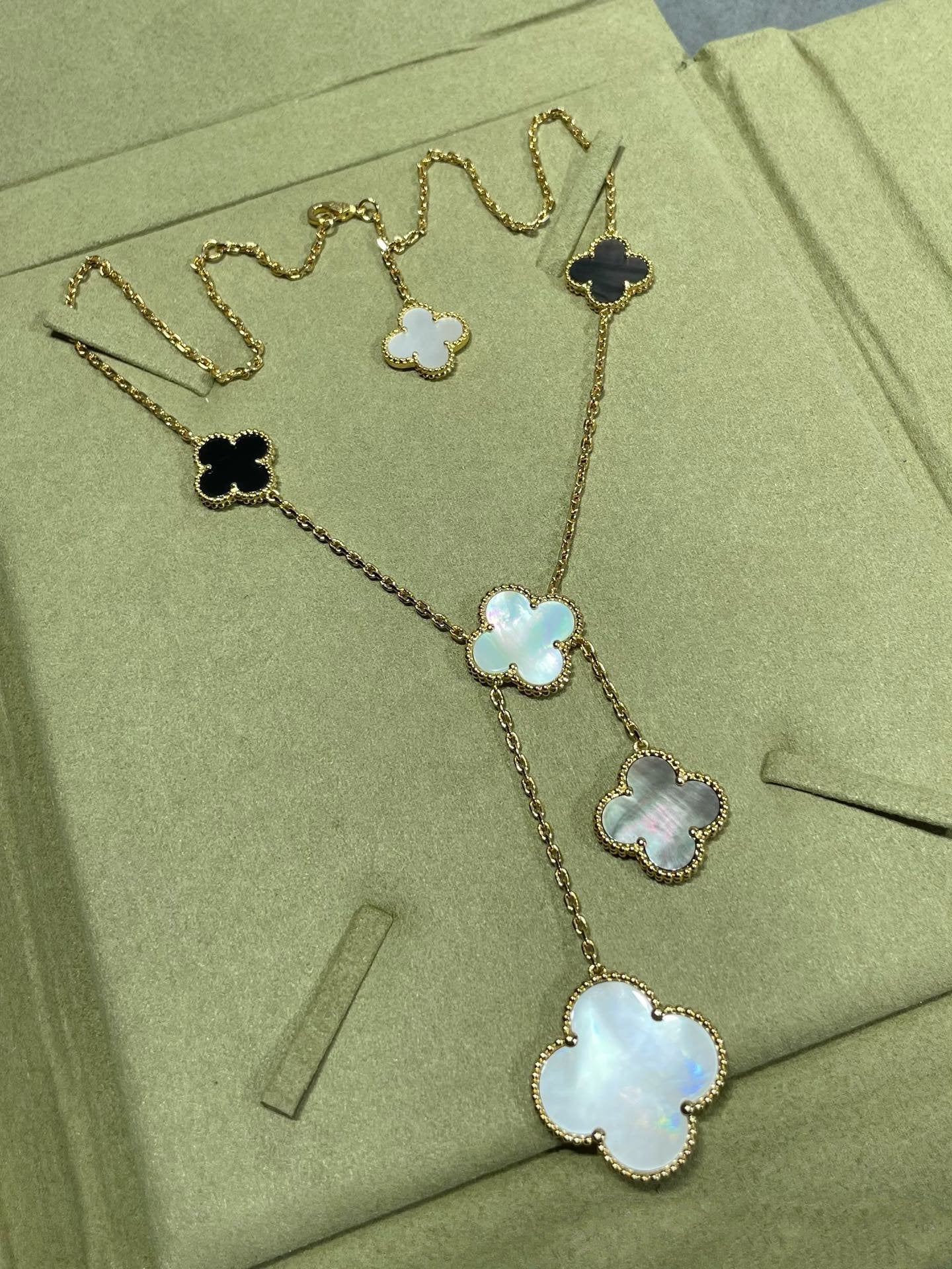 [Clover Jewelery]CLOVER 6 MOTIF MOP ONYX GOLD NECKLACE