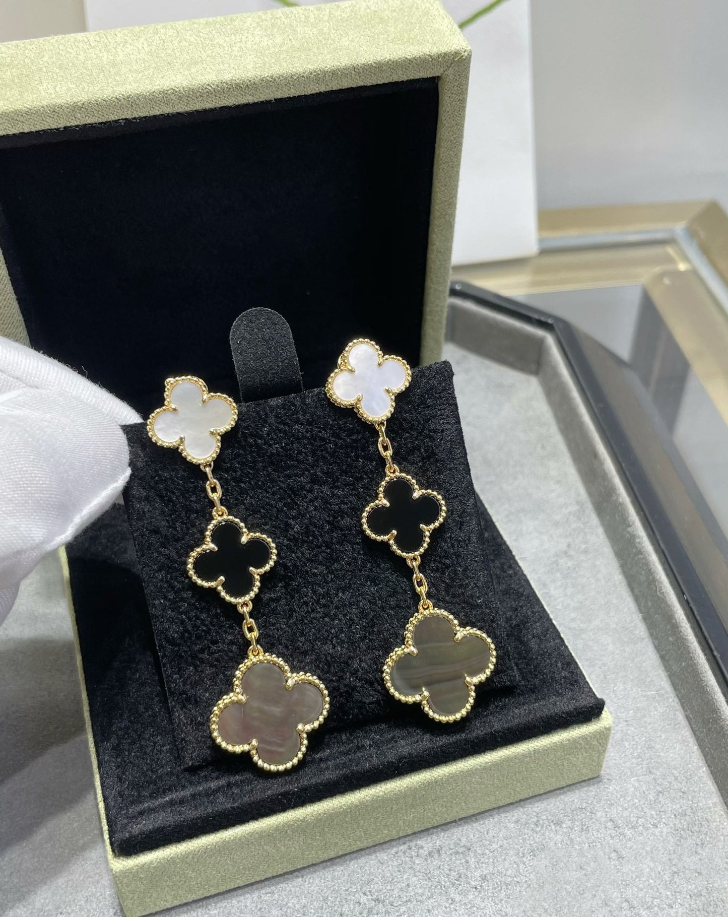 [Clover Jewelery]CLOVER 3 MOTIF MOP ONYX DARK MOP PINK GOLD EARRINGS