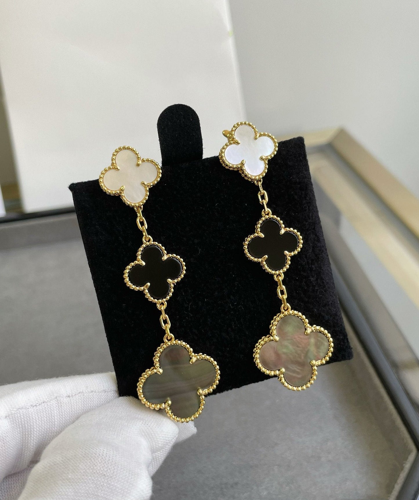 [Clover Jewelery]CLOVER 3 MOTIF MOP ONYX DARK MOP PINK GOLD EARRINGS