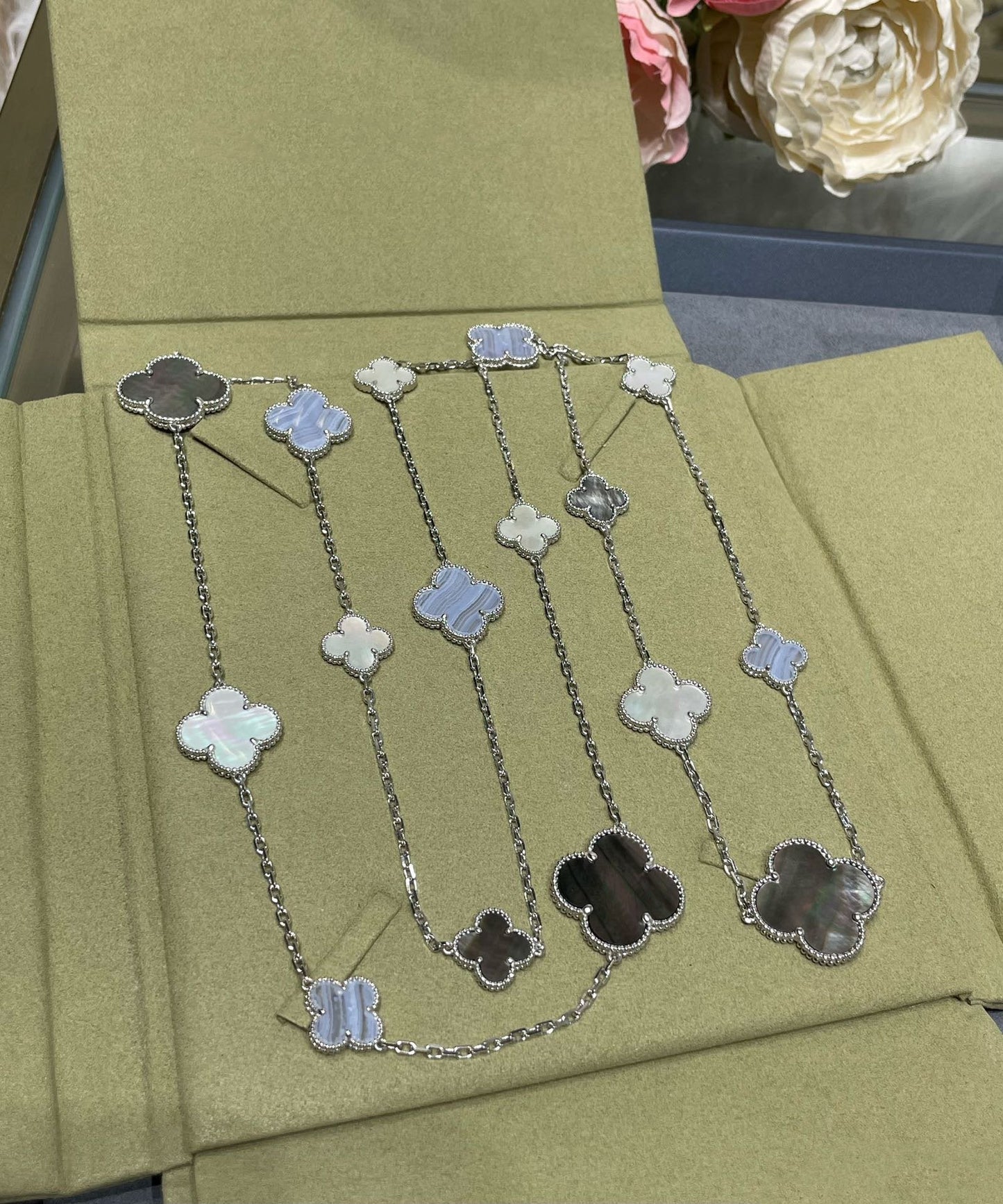 [Clover Jewelery]CLOVER 16 MOTIF CHALCEDONY MOP SILVER NECKLACE